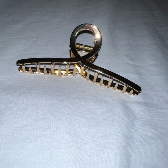 Women’s Gold Hair Claw Clip - Picture 3 of 5